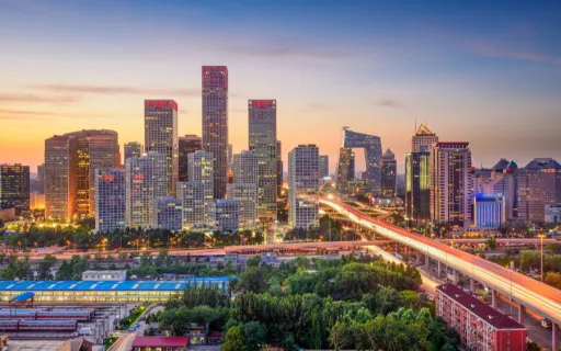 中国的高技术制造业大涨，而房地产投资持续下滑