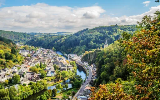 卢森堡由服务驱动的增长顶住了不断恶化的全球背景